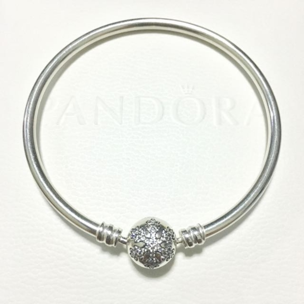 Pandora Limited Edition Snowflake Bangle